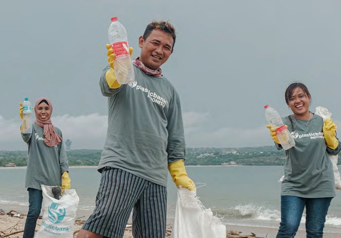 Plastic-Neutral Contact Lenses 21